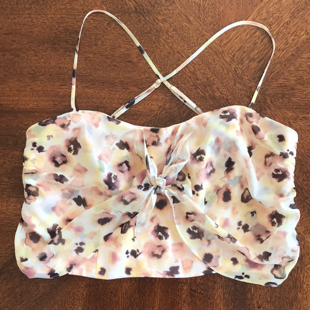 NWT Gianni Bini Wild Flower Knot Front Crop Top